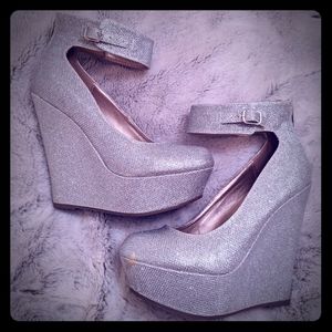 ✨Glitter wedges!!